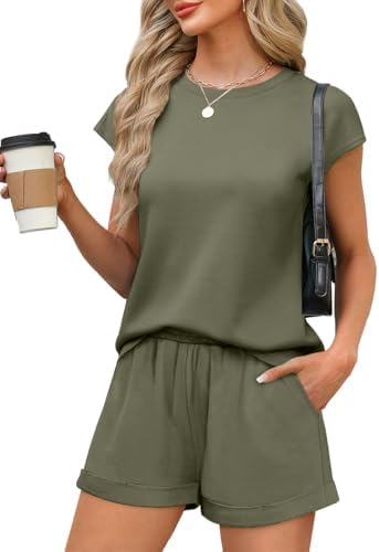 Cut in an earthy olive green cotton knit, this two-piece set pairs a cap-sleeve tee with elastic-waist pocket shorts.