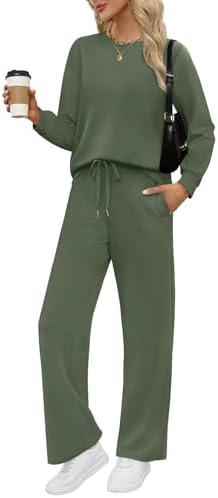 This rich green two-piece set pairs a classic crew neck long sleeve top with roomy, pocketed wide-leg pants.