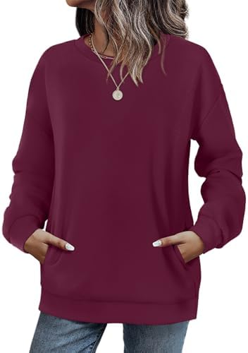 Slipped into a rich purple shade, this lightweight crewneck sweatshirt carries you through cool evenings with room to spare.