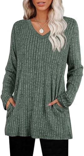 Ribbed green knit brings an earthy tone to this long-sleeve tunic, cut loose through the body with side pockets for daily ease.