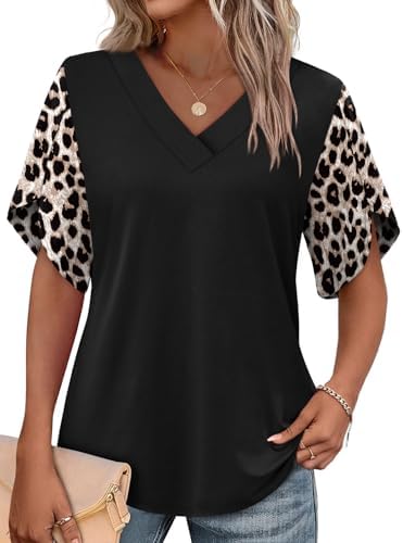 Split petal sleeves and a V-neckline give this breezy top in Floral 015 a crisp, put-together feel for warm afternoons.