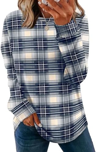 Deep blue patterning gives this curved-hem tunic a crisp look over leggings or straight jeans.
