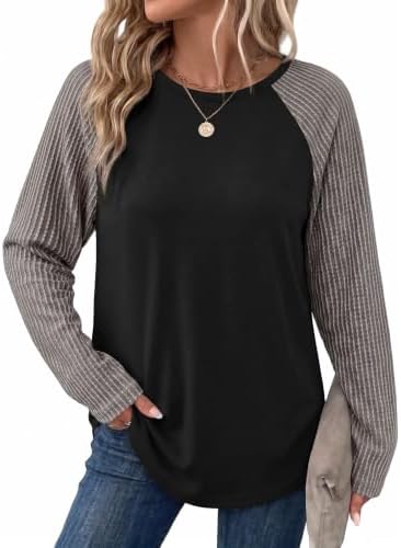 Two-tone ribbed raglan sleeves set off the grey and black body on this light, longer-length tunic.