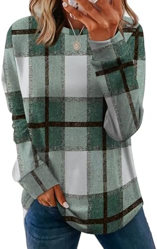A deep green plaid tunic cut with extra length and subtle side slits, ready for cool evenings and packed bags.