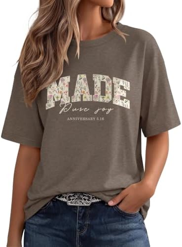A soft floral graphic on neutral khaki grounds this roomy summer crewneck, cut long enough to pull over bike shorts.