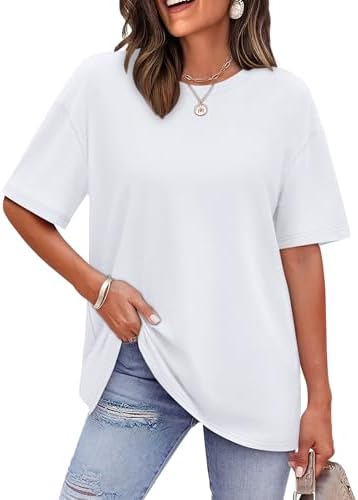 A classic crew neck cut with dropped shoulders in crisp white gives this oversized summer tee clean everyday lines.