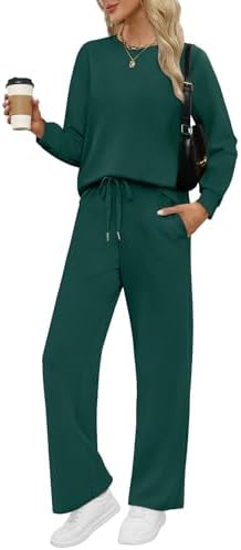 A deep forest green shade grounds this breathable two-piece set, cut with a relaxed crew neck and sweeping wide legs.