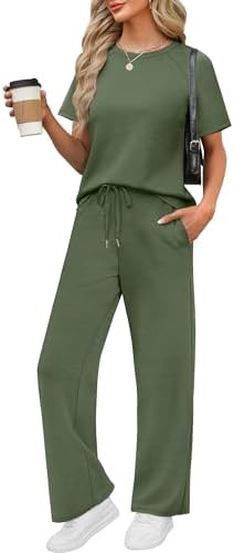 A vivid green shade brings fresh energy to this airy two-piece set cut from smooth, four-way stretch spacer fabric.