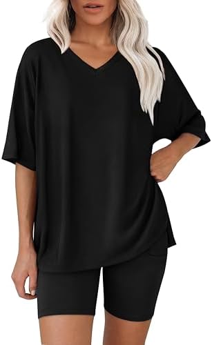Cut with an oversized V-neck tee and matching biker shorts, this two-piece set keeps warm mornings relaxed and easy.