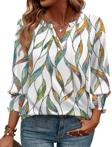 Splashes of botanical green across our light woven top give this three-quarter sleeve blouse a fresh vacation feel.