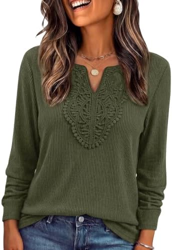 Fine ribbing meets a delicate lace trim along the collar in a deep green shade that carries through cooler mornings.