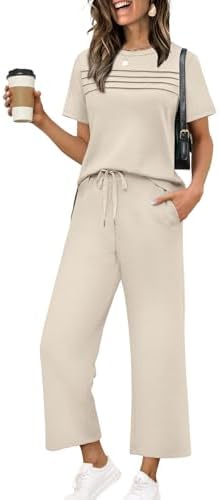 Cut in a quiet beige tone, this breezy two-piece set pairs a side-slit top with wide-leg cropped bottoms for warm travel days.